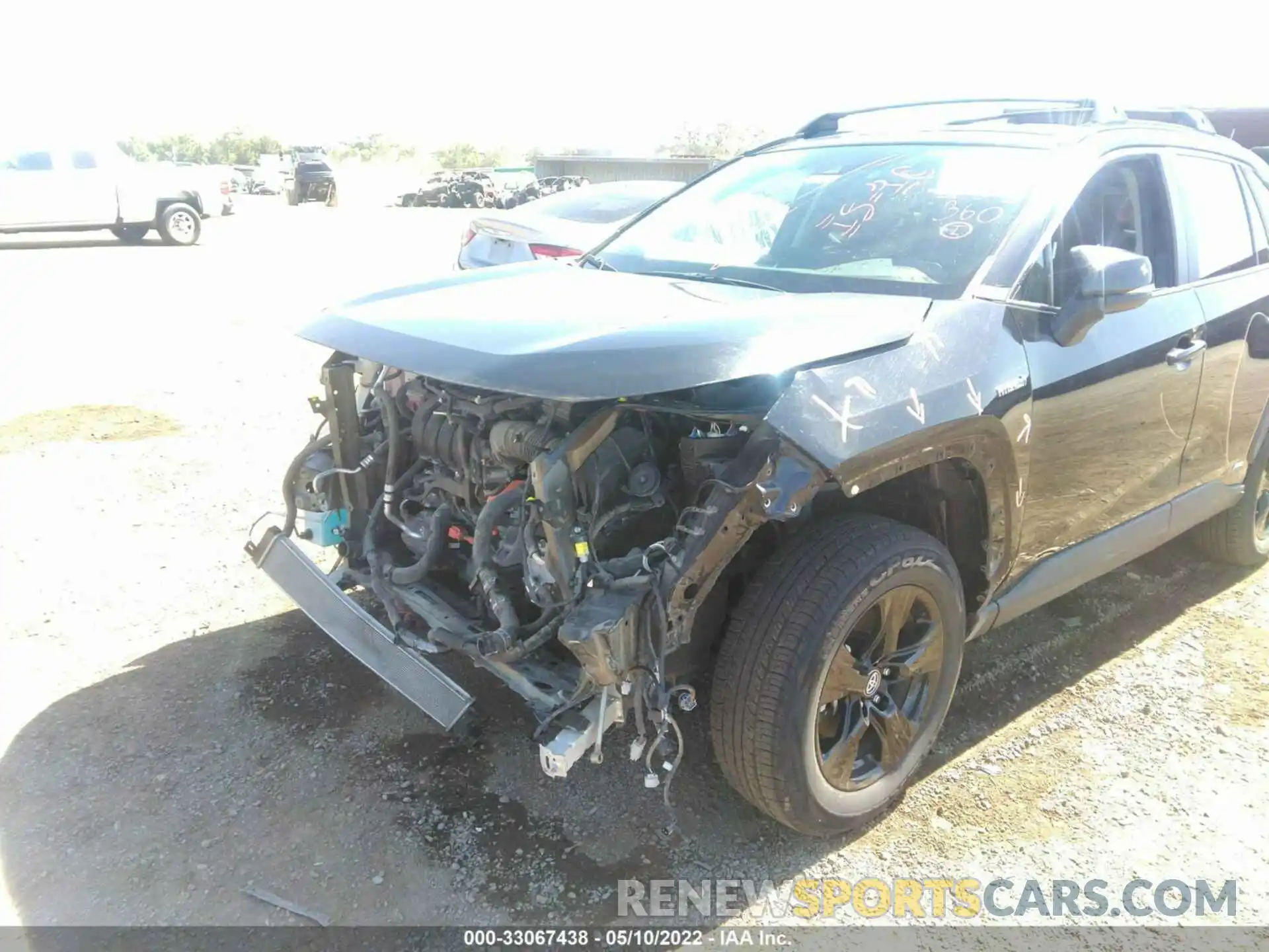 6 Photograph of a damaged car 2T3RWRFV7LW057499 TOYOTA RAV4 2020