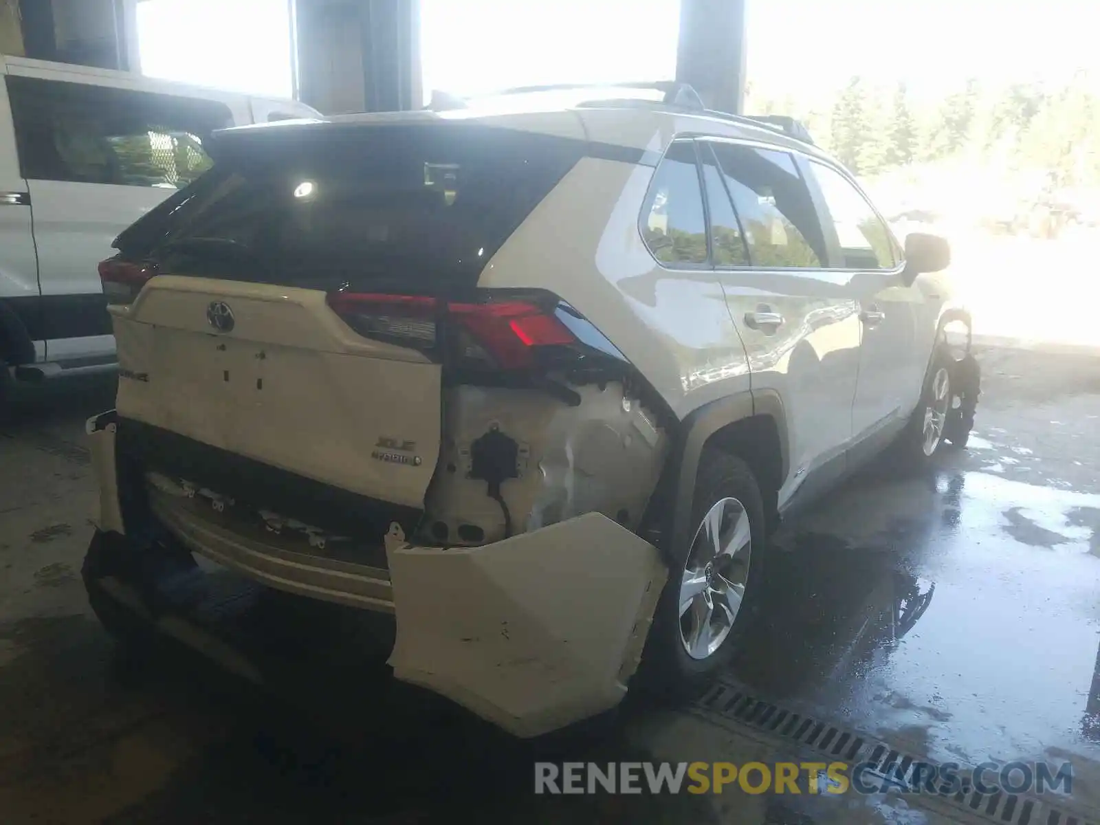 4 Photograph of a damaged car 2T3RWRFV7LW058524 TOYOTA RAV4 2020