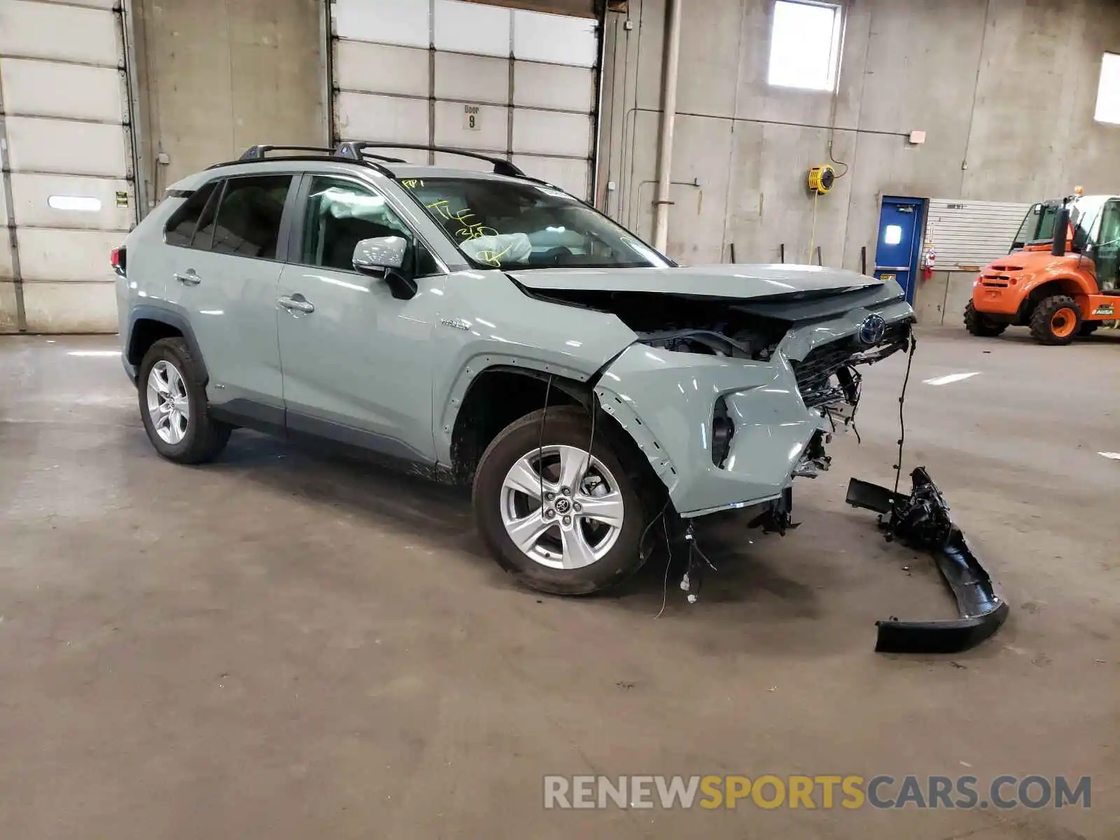 1 Photograph of a damaged car 2T3RWRFV7LW063528 TOYOTA RAV4 2020