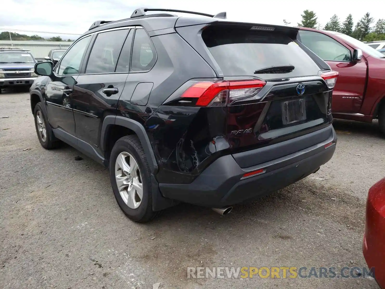 3 Photograph of a damaged car 2T3RWRFV7LW066090 TOYOTA RAV4 2020