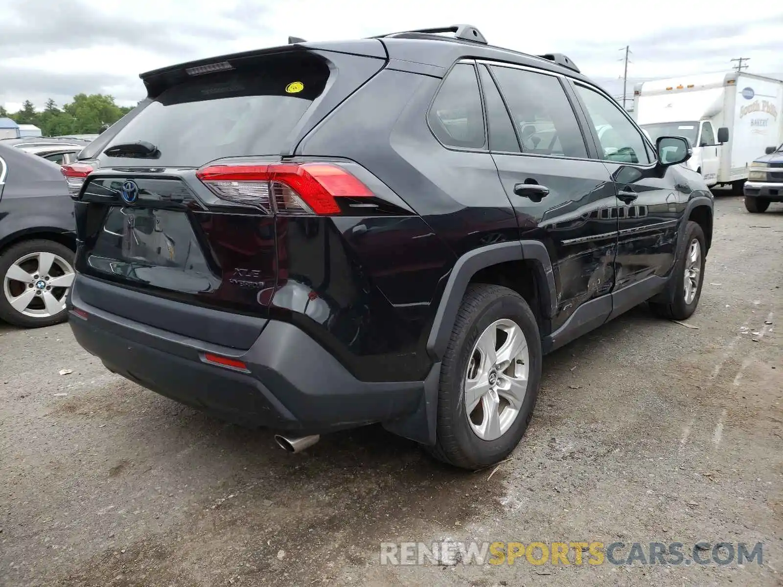 4 Photograph of a damaged car 2T3RWRFV7LW066090 TOYOTA RAV4 2020