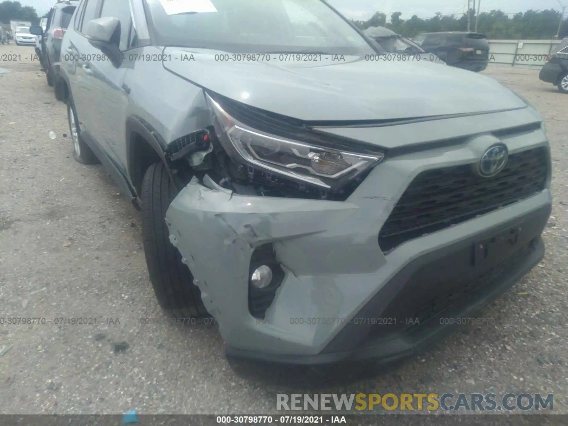 6 Photograph of a damaged car 2T3RWRFV7LW067188 TOYOTA RAV4 2020