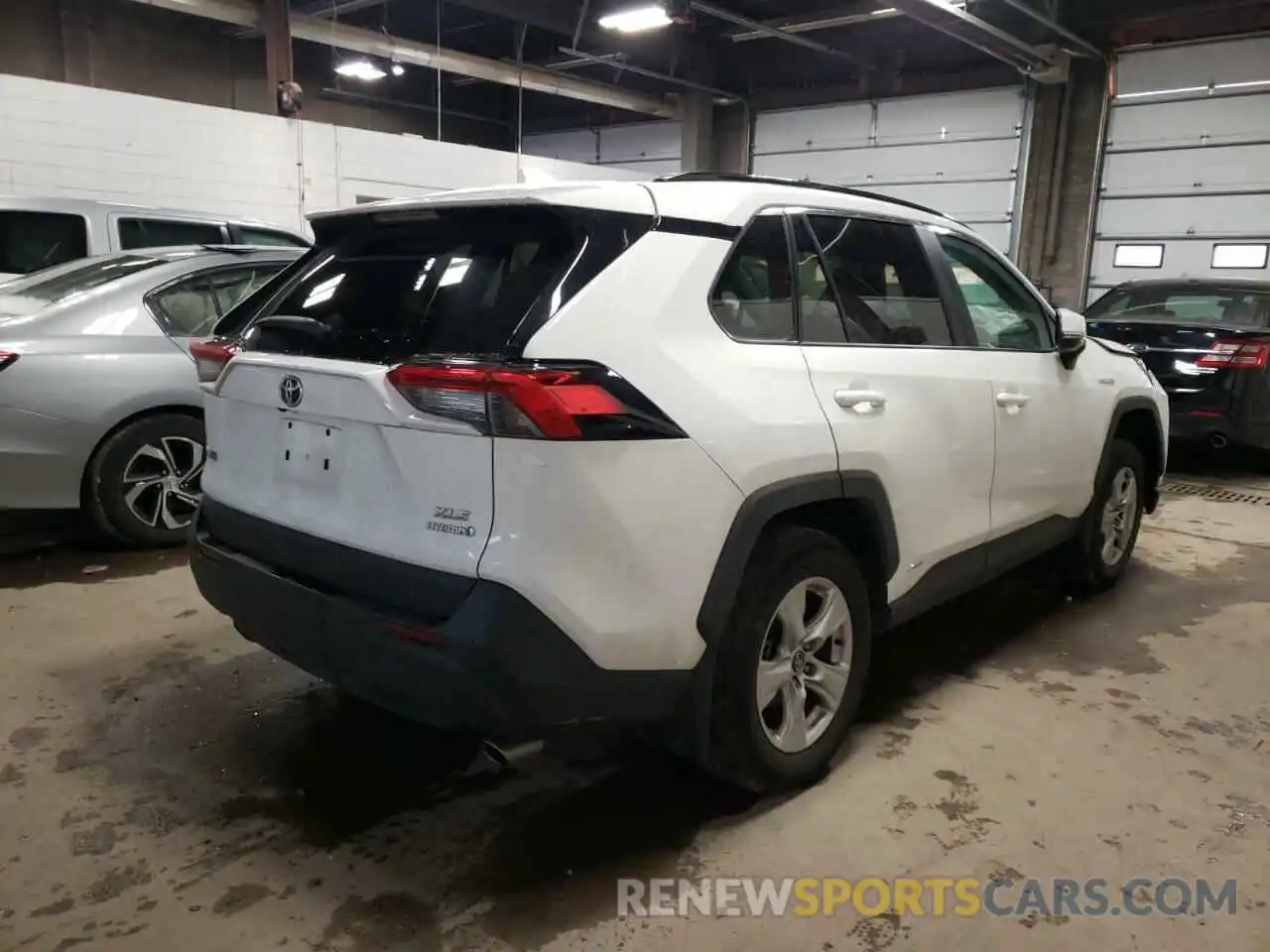 4 Photograph of a damaged car 2T3RWRFV7LW068082 TOYOTA RAV4 2020