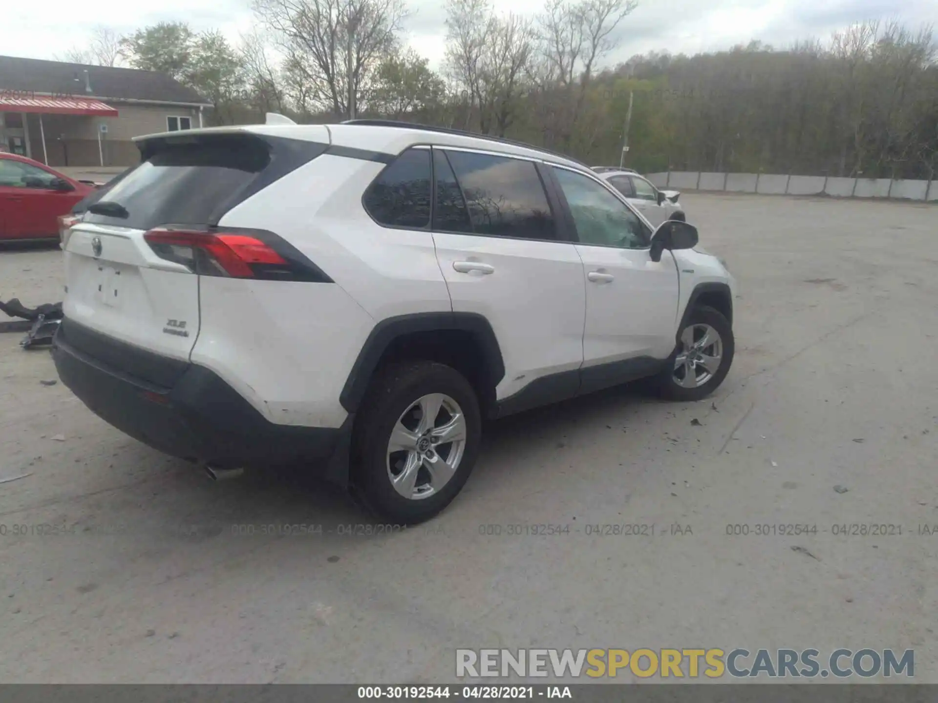 4 Photograph of a damaged car 2T3RWRFV7LW069376 TOYOTA RAV4 2020