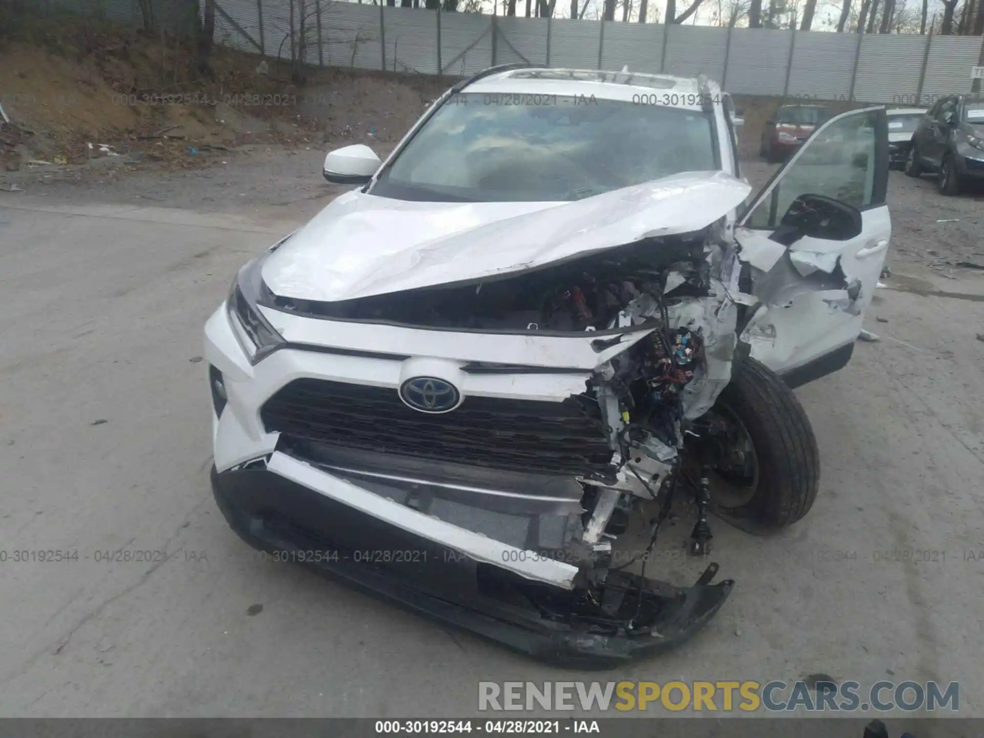 6 Photograph of a damaged car 2T3RWRFV7LW069376 TOYOTA RAV4 2020