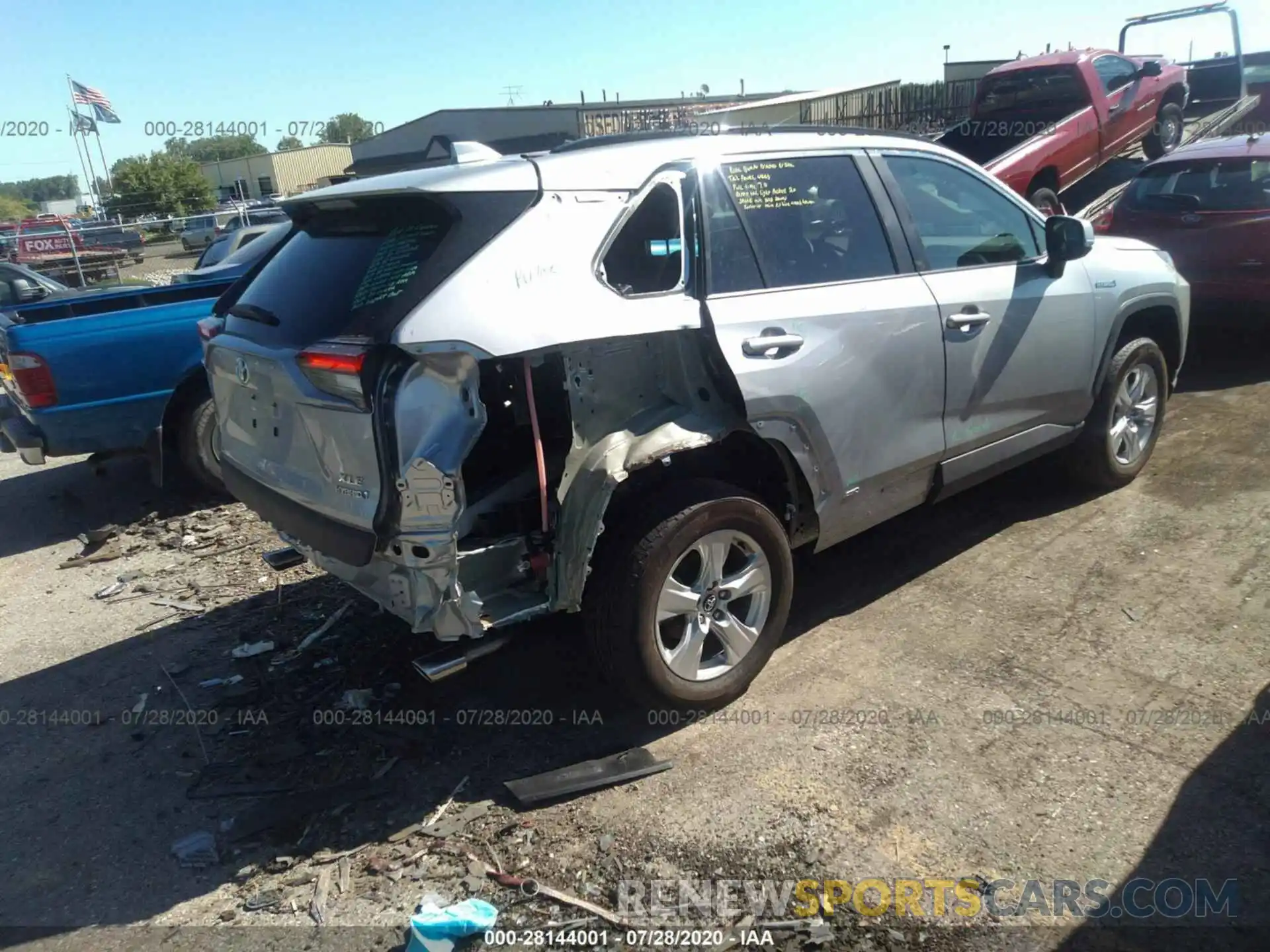 4 Photograph of a damaged car 2T3RWRFV7LW074691 TOYOTA RAV4 2020