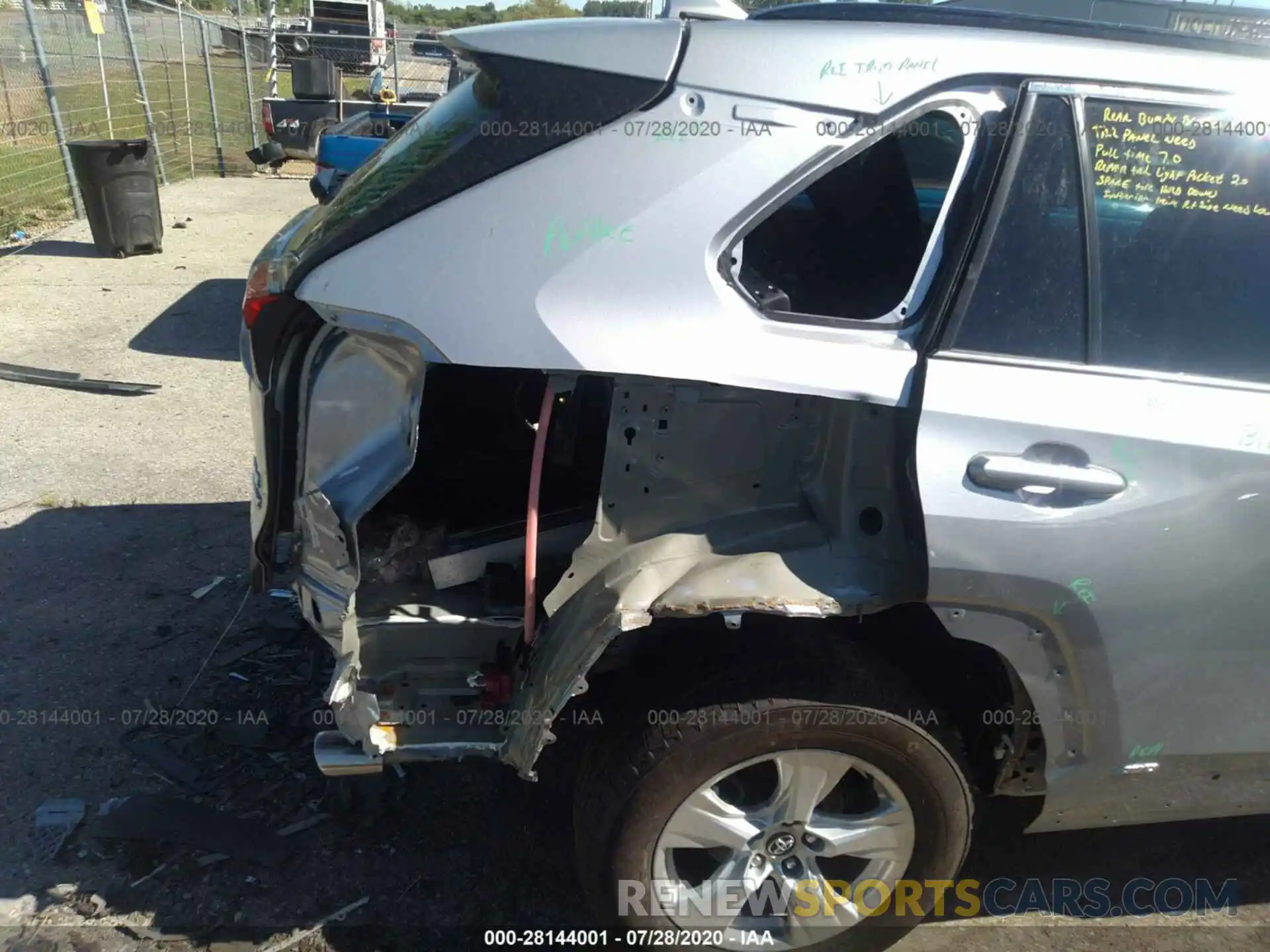 6 Photograph of a damaged car 2T3RWRFV7LW074691 TOYOTA RAV4 2020