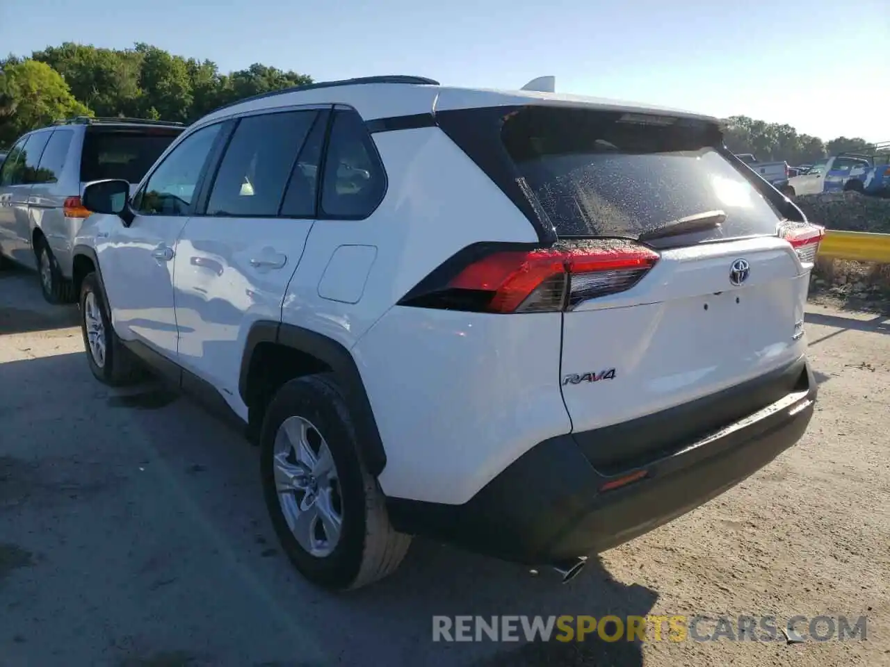 3 Photograph of a damaged car 2T3RWRFV7LW077221 TOYOTA RAV4 2020