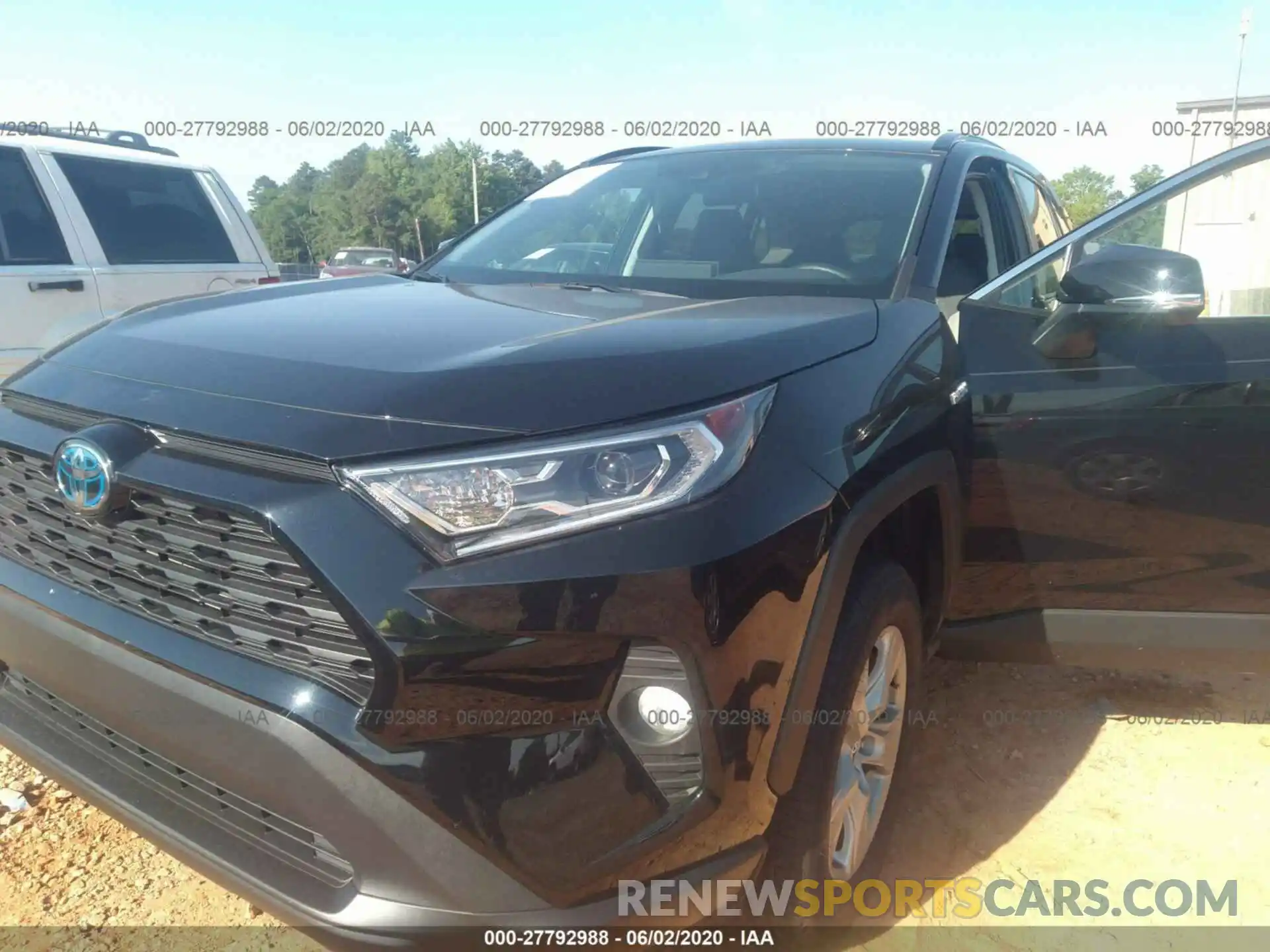 6 Photograph of a damaged car 2T3RWRFV7LW085142 TOYOTA RAV4 2020