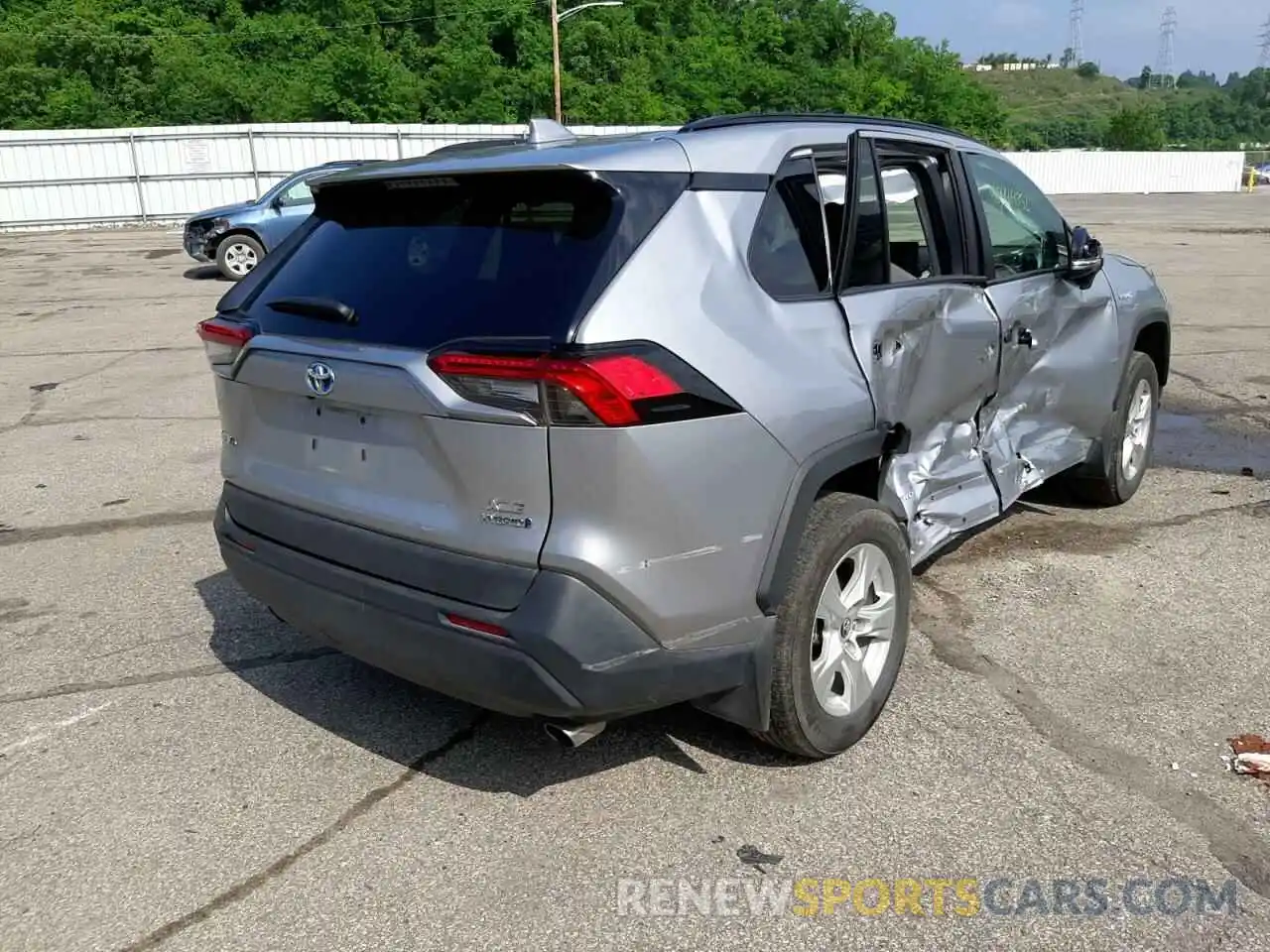 4 Photograph of a damaged car 2T3RWRFV7LW088266 TOYOTA RAV4 2020