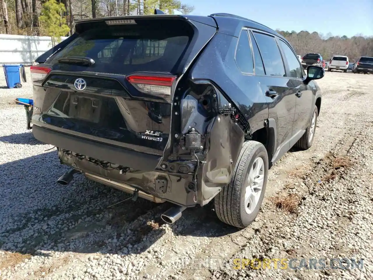 4 Photograph of a damaged car 2T3RWRFV7LW090597 TOYOTA RAV4 2020