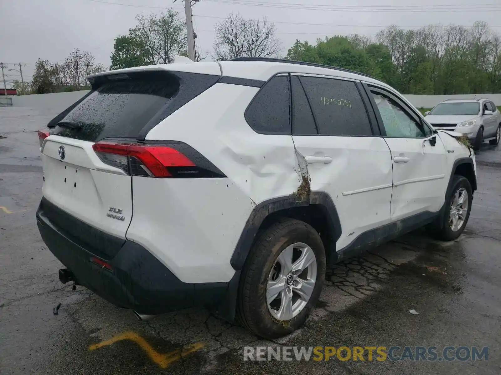 4 Photograph of a damaged car 2T3RWRFV7LW094522 TOYOTA RAV4 2020