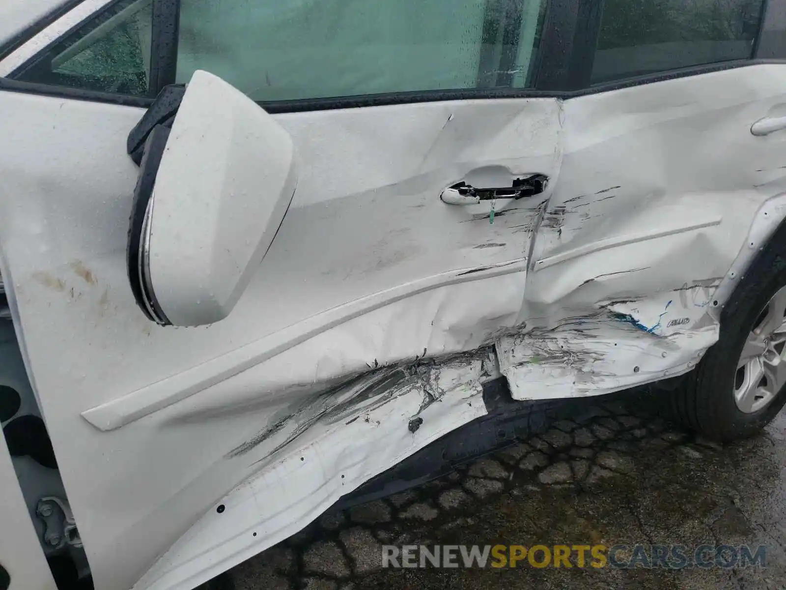 9 Photograph of a damaged car 2T3RWRFV7LW094522 TOYOTA RAV4 2020