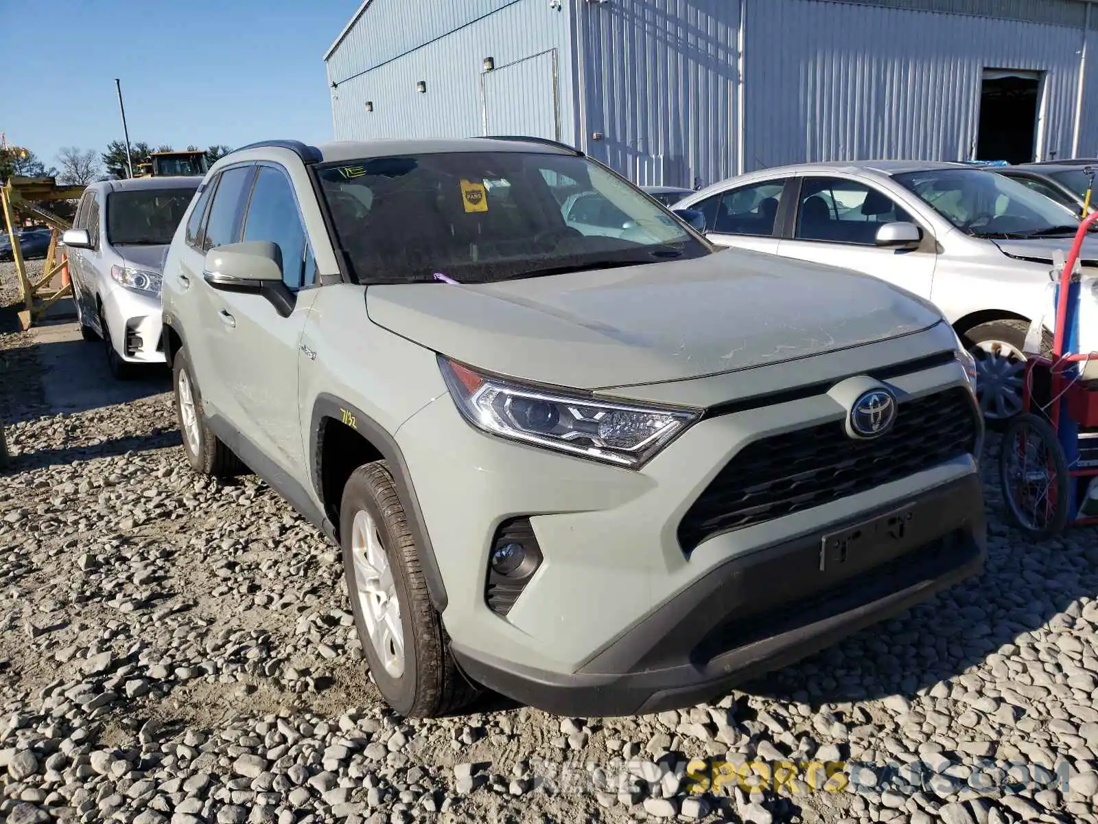 1 Photograph of a damaged car 2T3RWRFV7LW096870 TOYOTA RAV4 2020