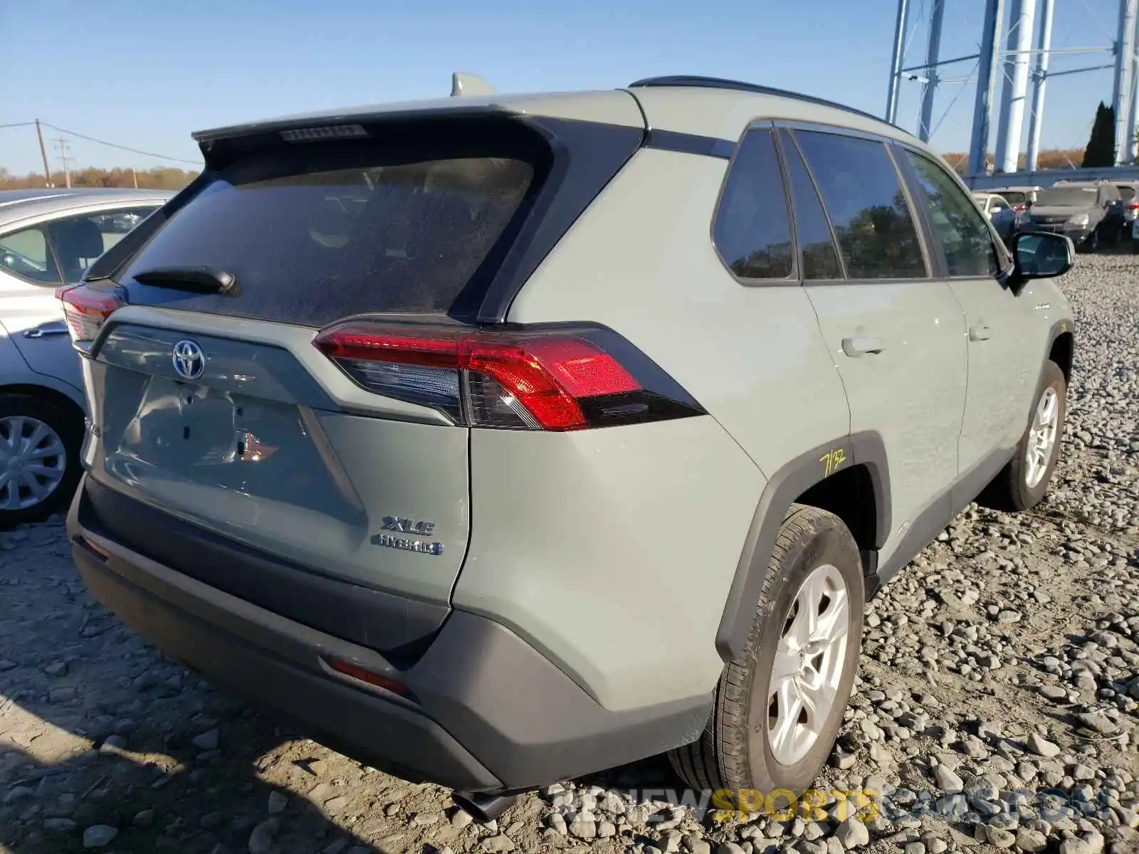 4 Photograph of a damaged car 2T3RWRFV7LW096870 TOYOTA RAV4 2020