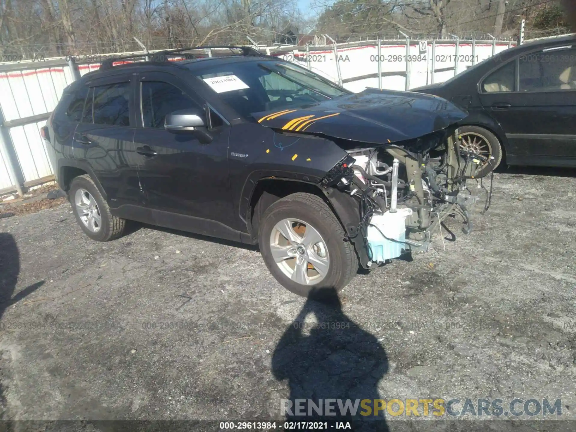 1 Photograph of a damaged car 2T3RWRFV8LW060606 TOYOTA RAV4 2020