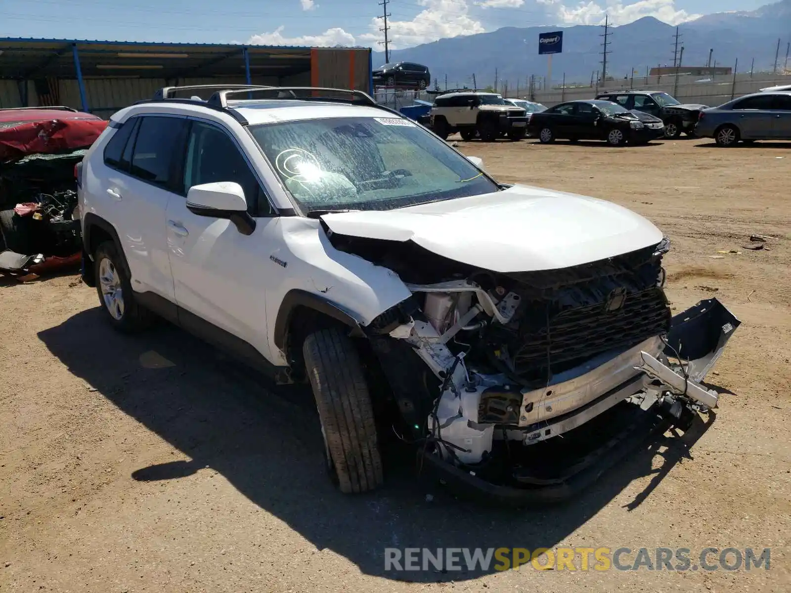 1 Photograph of a damaged car 2T3RWRFV8LW061660 TOYOTA RAV4 2020