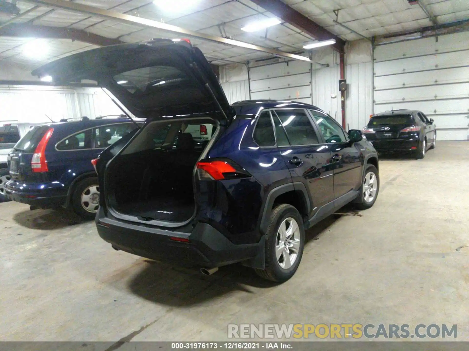 4 Photograph of a damaged car 2T3RWRFV8LW066678 TOYOTA RAV4 2020