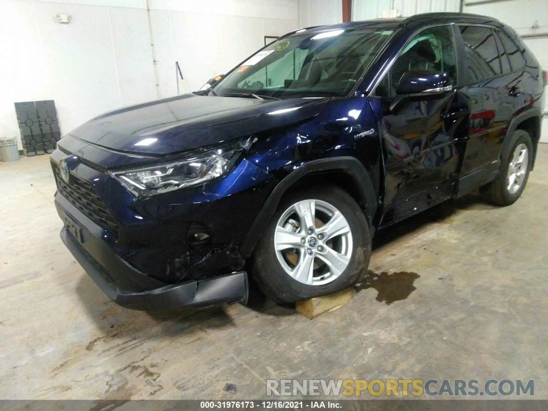 6 Photograph of a damaged car 2T3RWRFV8LW066678 TOYOTA RAV4 2020