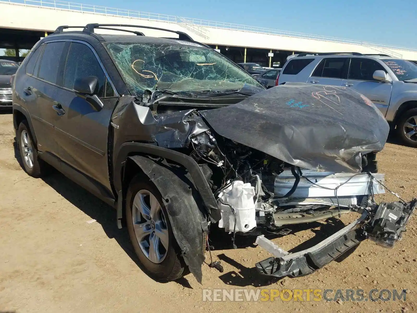 1 Photograph of a damaged car 2T3RWRFV8LW074053 TOYOTA RAV4 2020