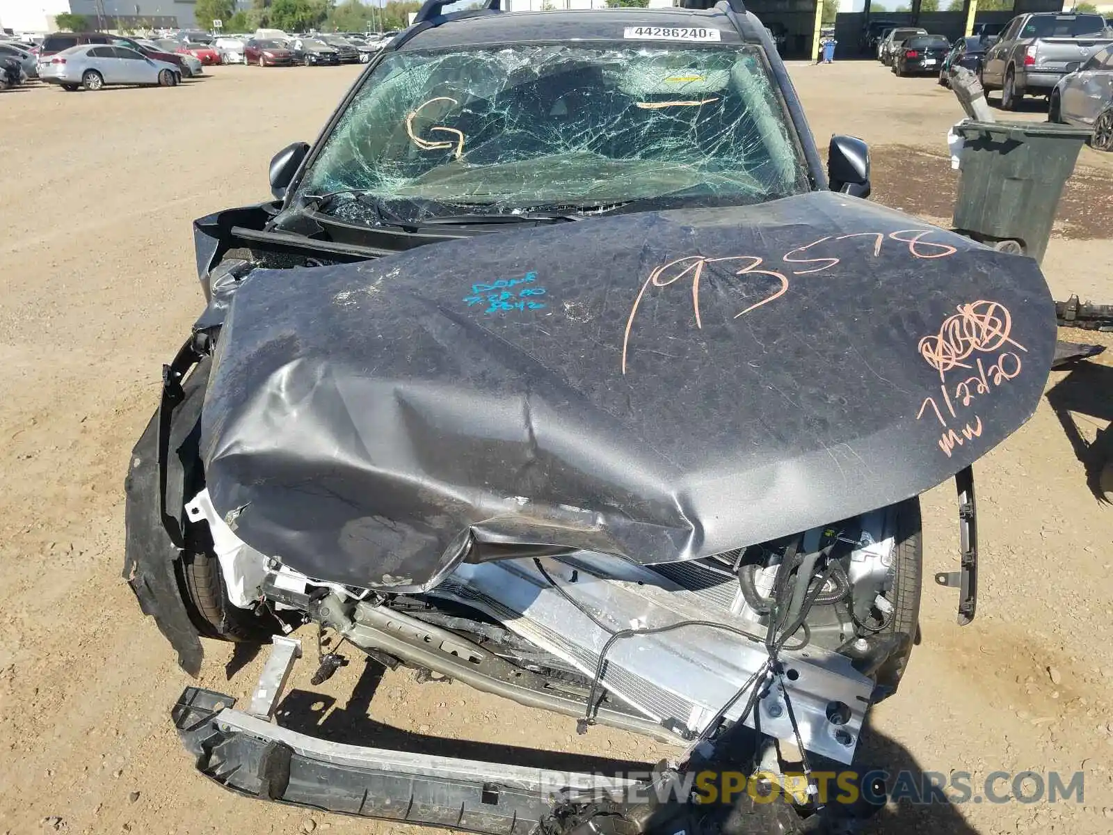 9 Photograph of a damaged car 2T3RWRFV8LW074053 TOYOTA RAV4 2020