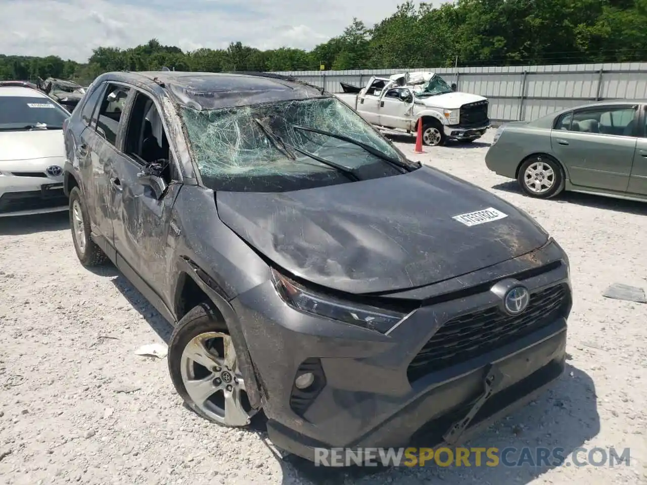 1 Photograph of a damaged car 2T3RWRFV8LW074151 TOYOTA RAV4 2020