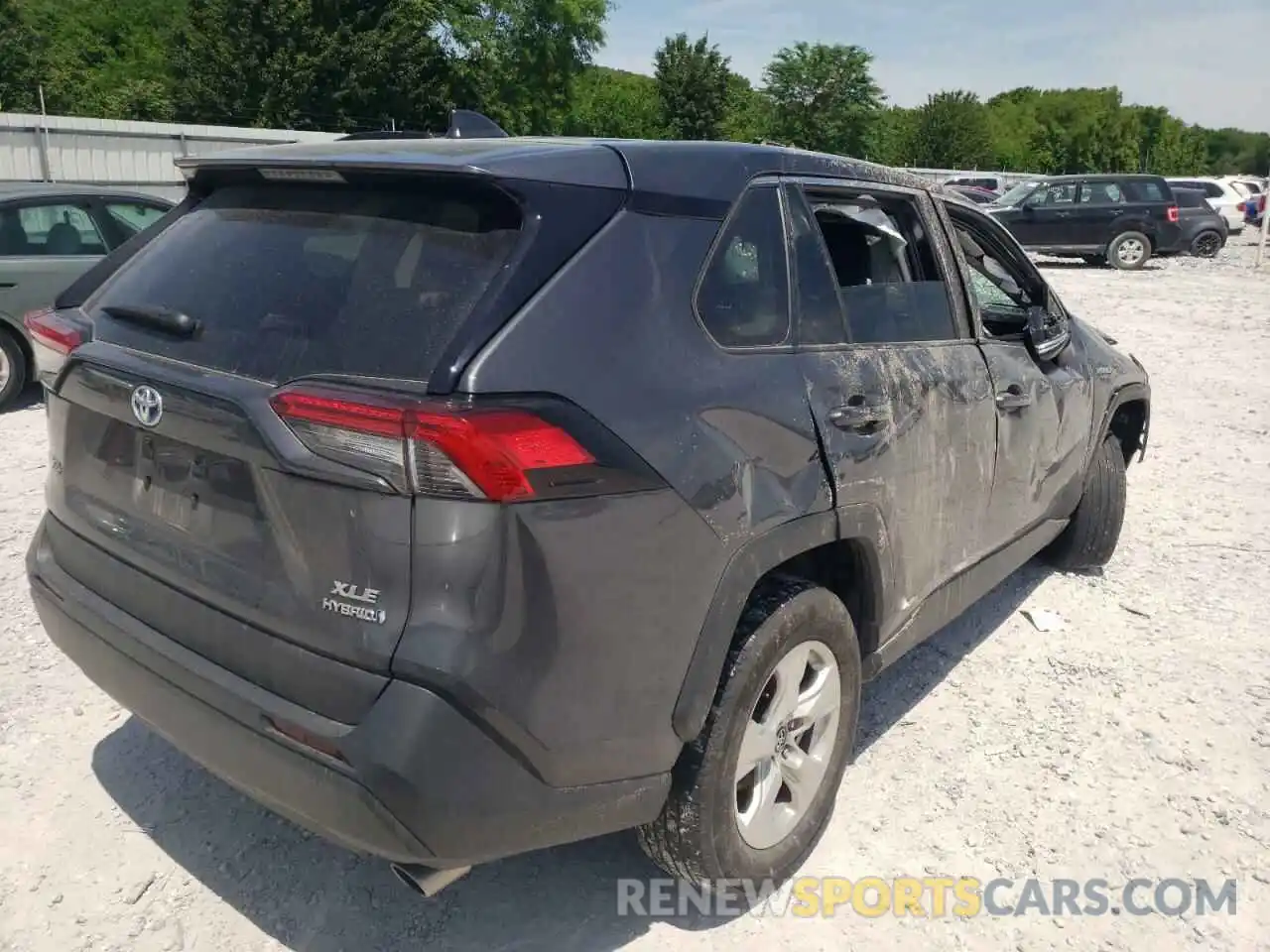 4 Photograph of a damaged car 2T3RWRFV8LW074151 TOYOTA RAV4 2020