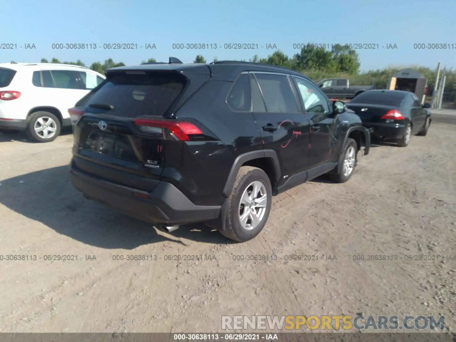 14 Photograph of a damaged car 2T3RWRFV8LW076272 TOYOTA RAV4 2020