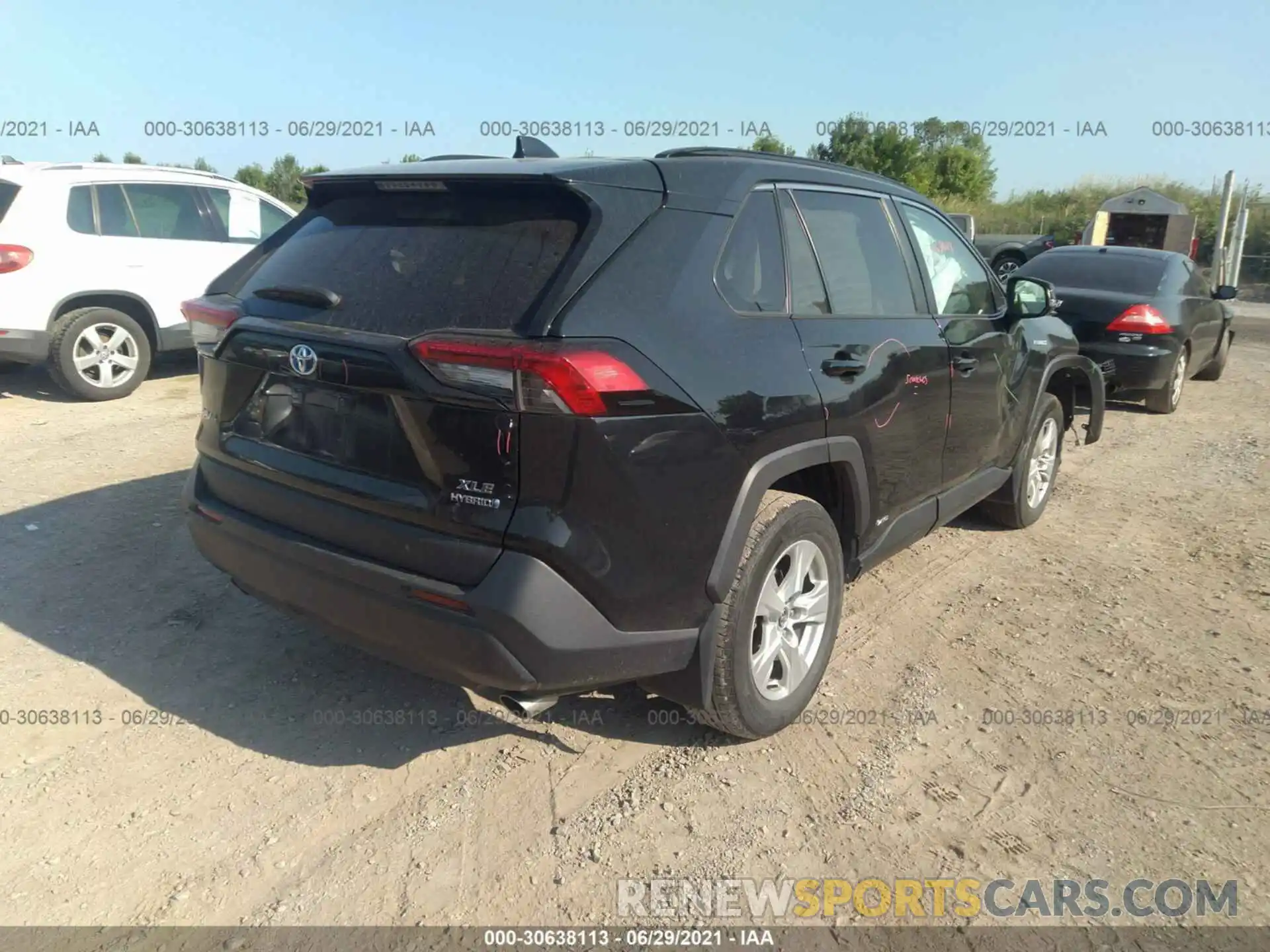 4 Photograph of a damaged car 2T3RWRFV8LW076272 TOYOTA RAV4 2020