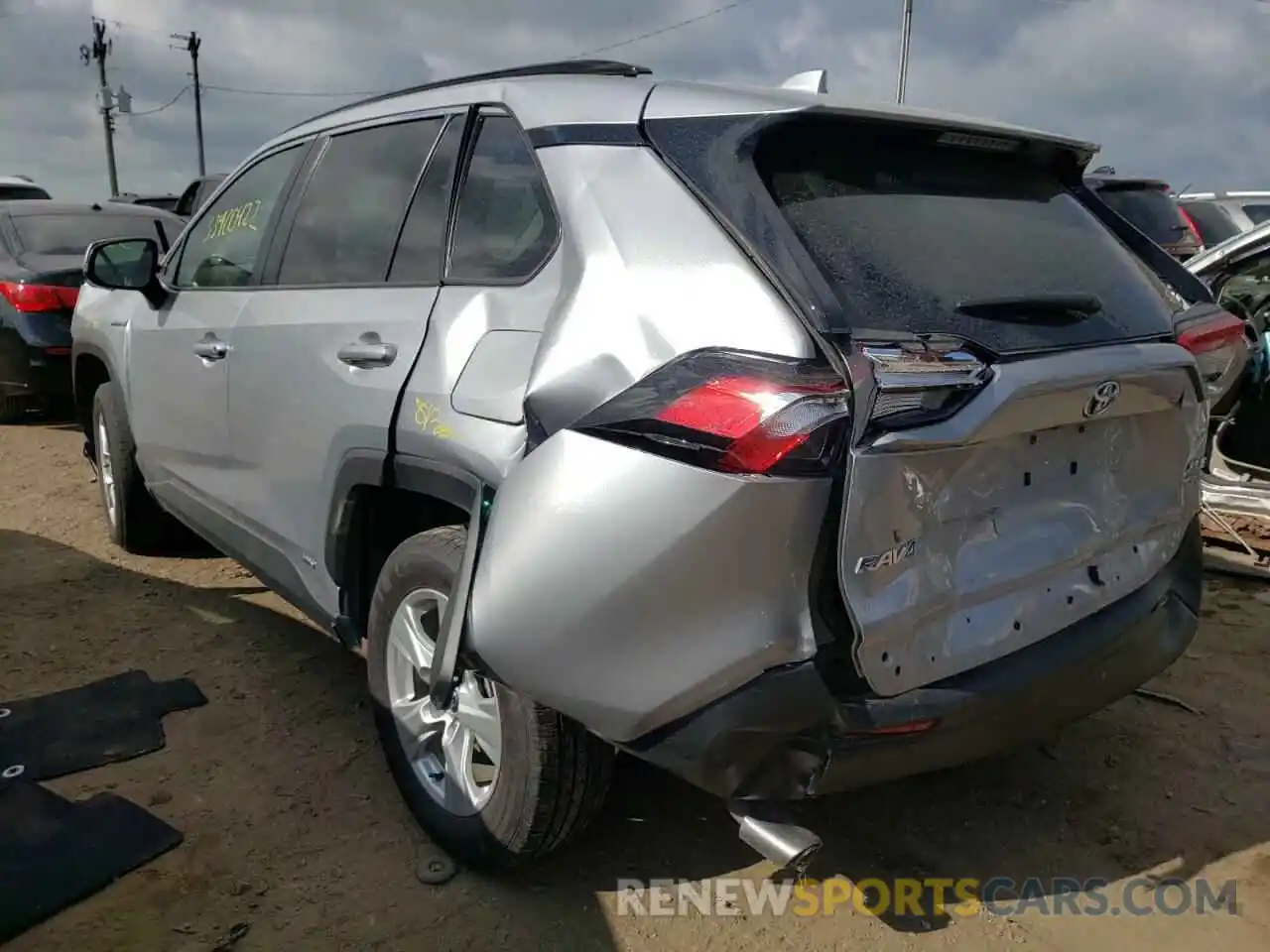 3 Photograph of a damaged car 2T3RWRFV8LW077101 TOYOTA RAV4 2020