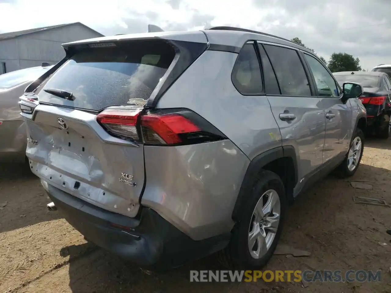 4 Photograph of a damaged car 2T3RWRFV8LW077101 TOYOTA RAV4 2020