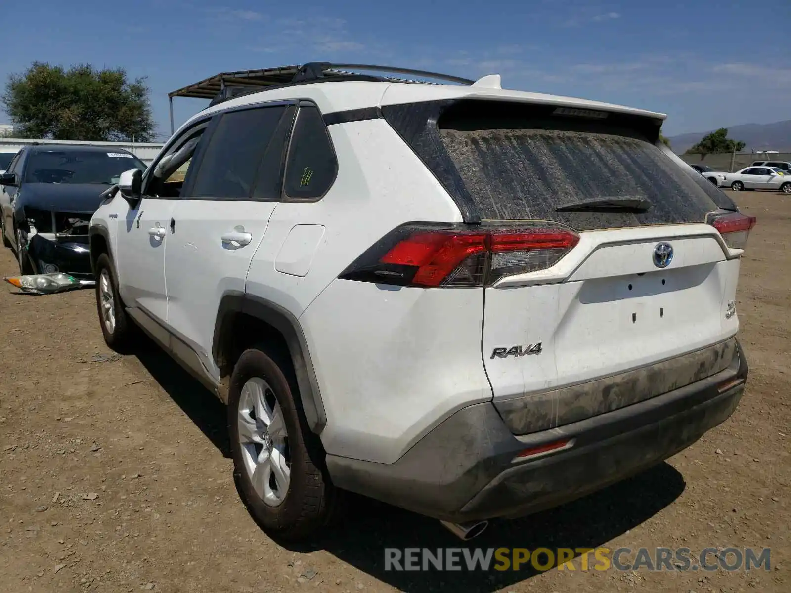 3 Photograph of a damaged car 2T3RWRFV8LW083951 TOYOTA RAV4 2020