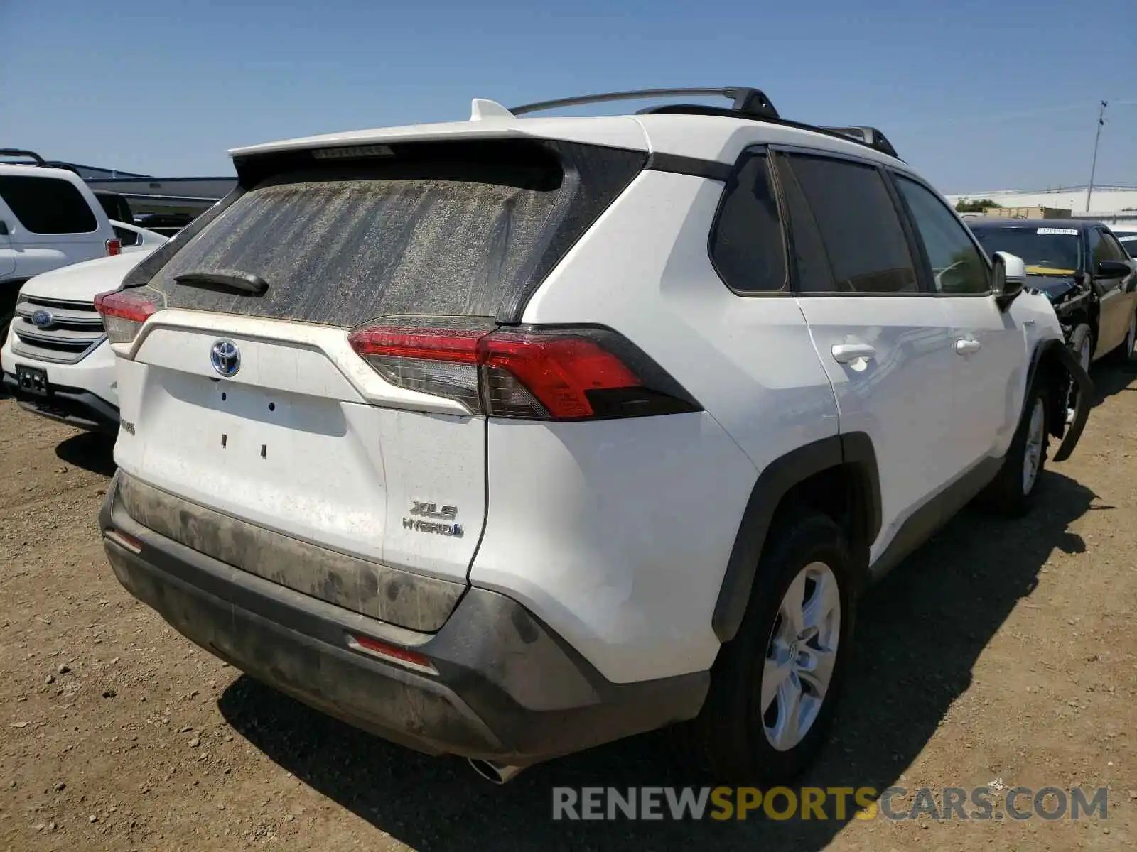 4 Photograph of a damaged car 2T3RWRFV8LW083951 TOYOTA RAV4 2020