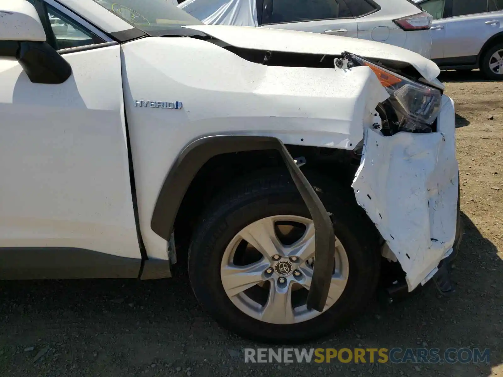 9 Photograph of a damaged car 2T3RWRFV8LW083951 TOYOTA RAV4 2020