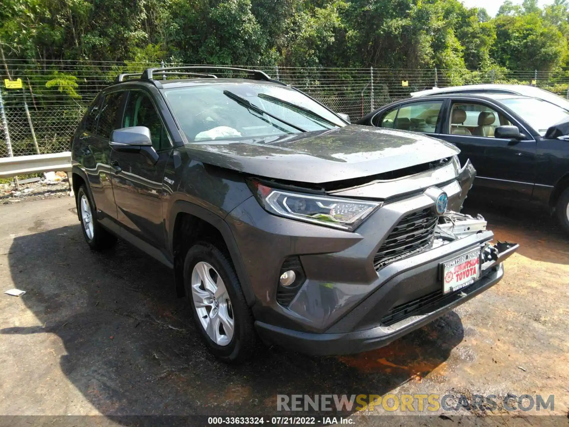 1 Photograph of a damaged car 2T3RWRFV8LW086039 TOYOTA RAV4 2020