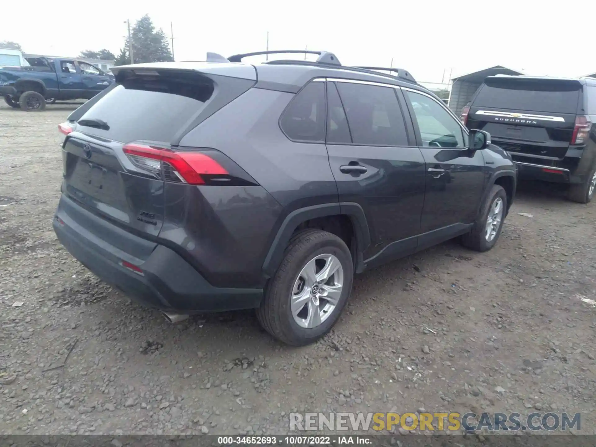 4 Photograph of a damaged car 2T3RWRFV8LW094867 TOYOTA RAV4 2020