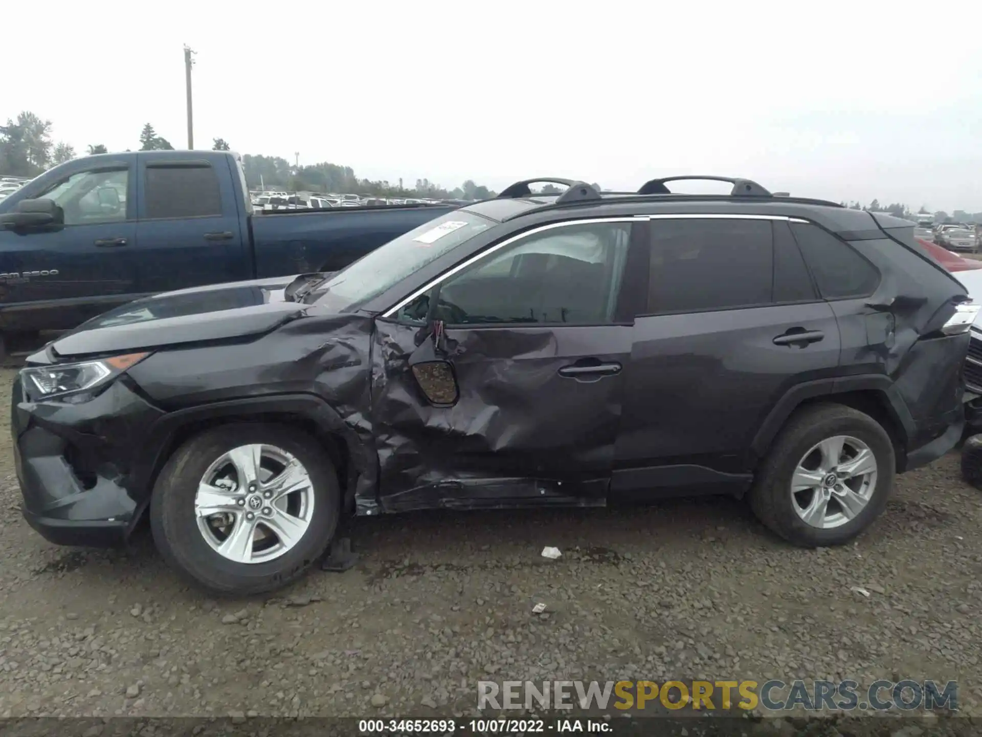 6 Photograph of a damaged car 2T3RWRFV8LW094867 TOYOTA RAV4 2020