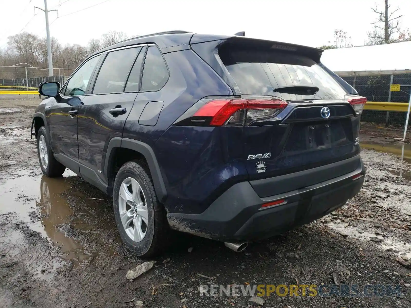 3 Photograph of a damaged car 2T3RWRFV9LW048853 TOYOTA RAV4 2020