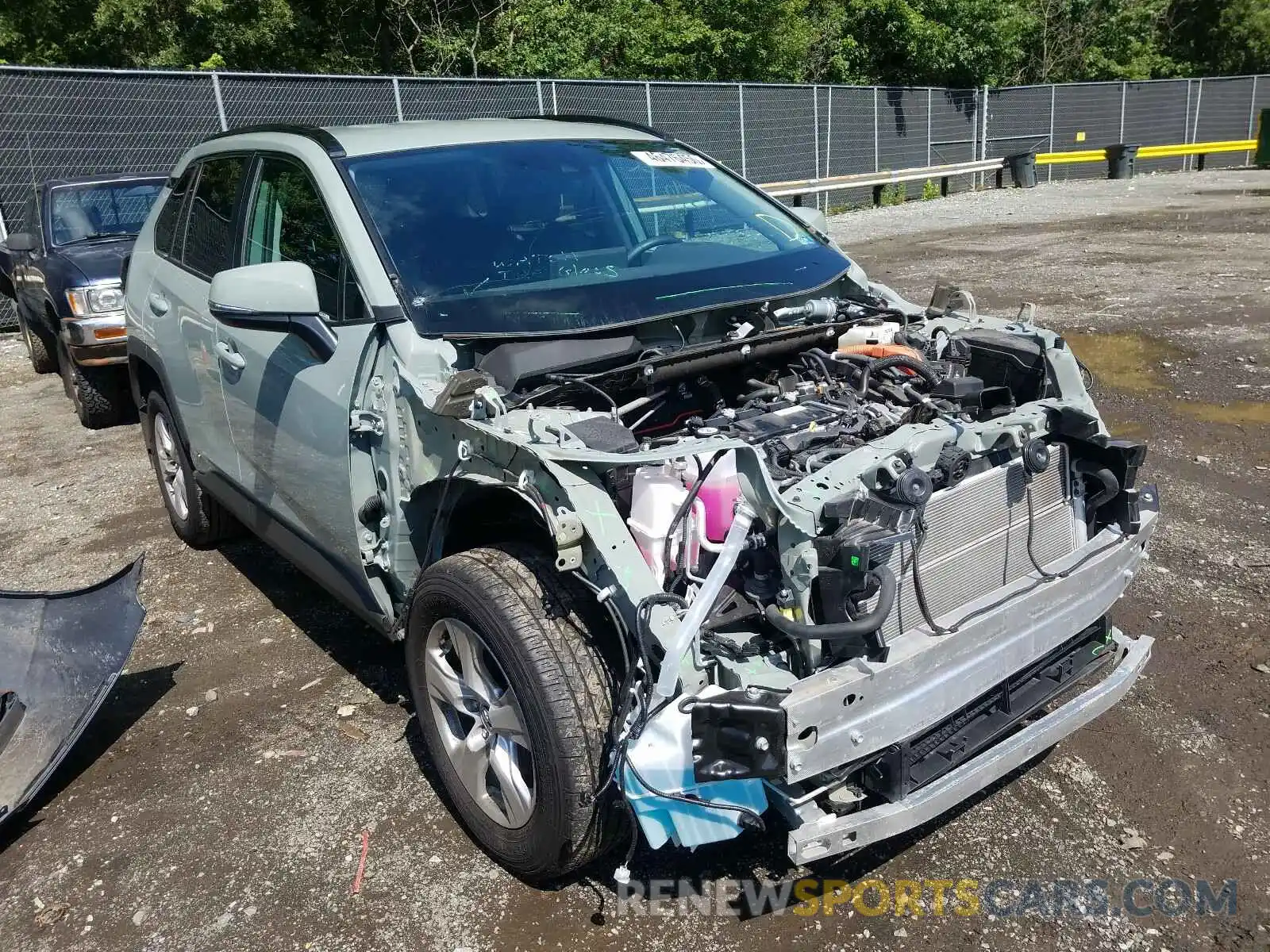 1 Photograph of a damaged car 2T3RWRFV9LW050442 TOYOTA RAV4 2020