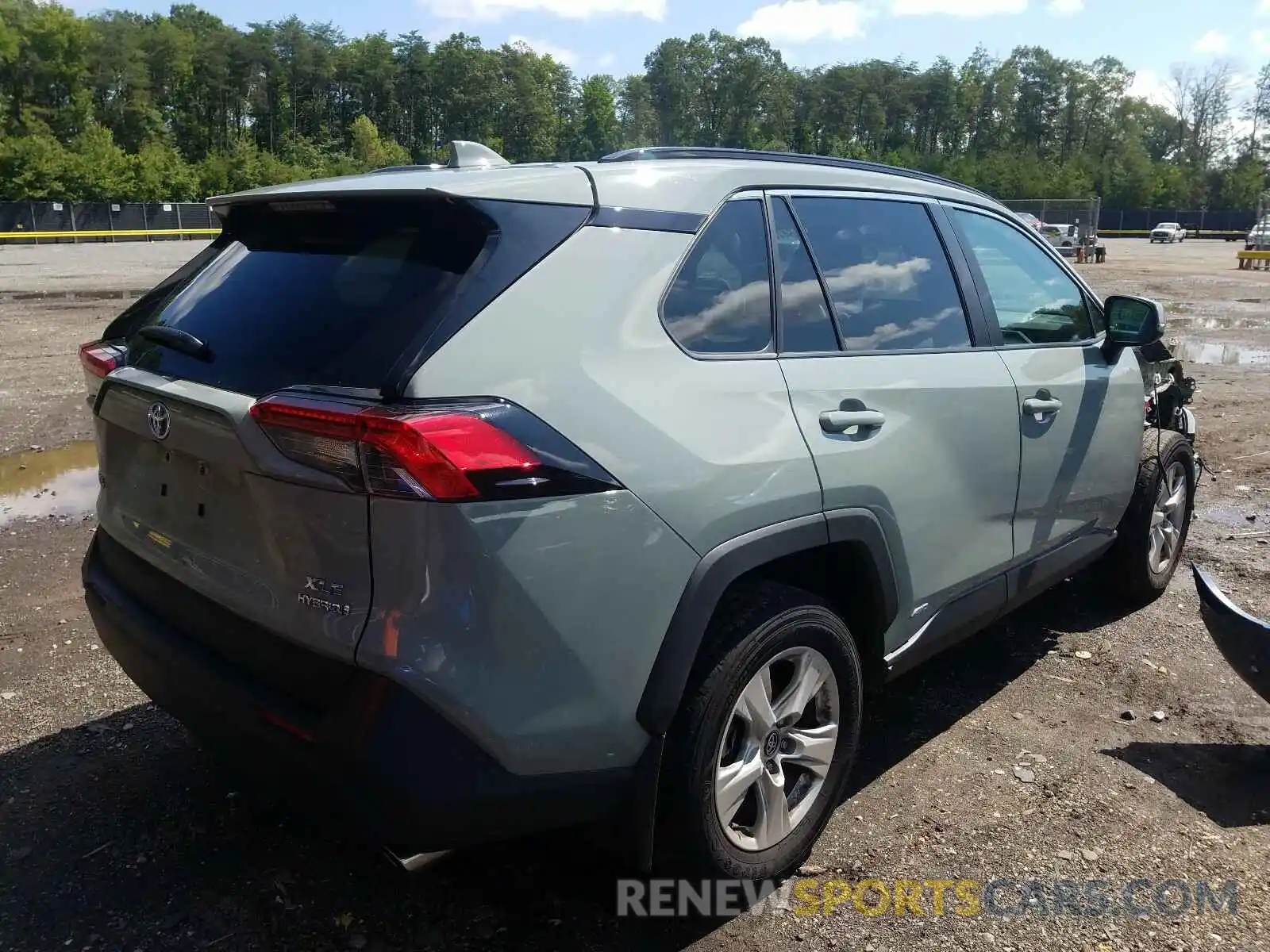 4 Photograph of a damaged car 2T3RWRFV9LW050442 TOYOTA RAV4 2020