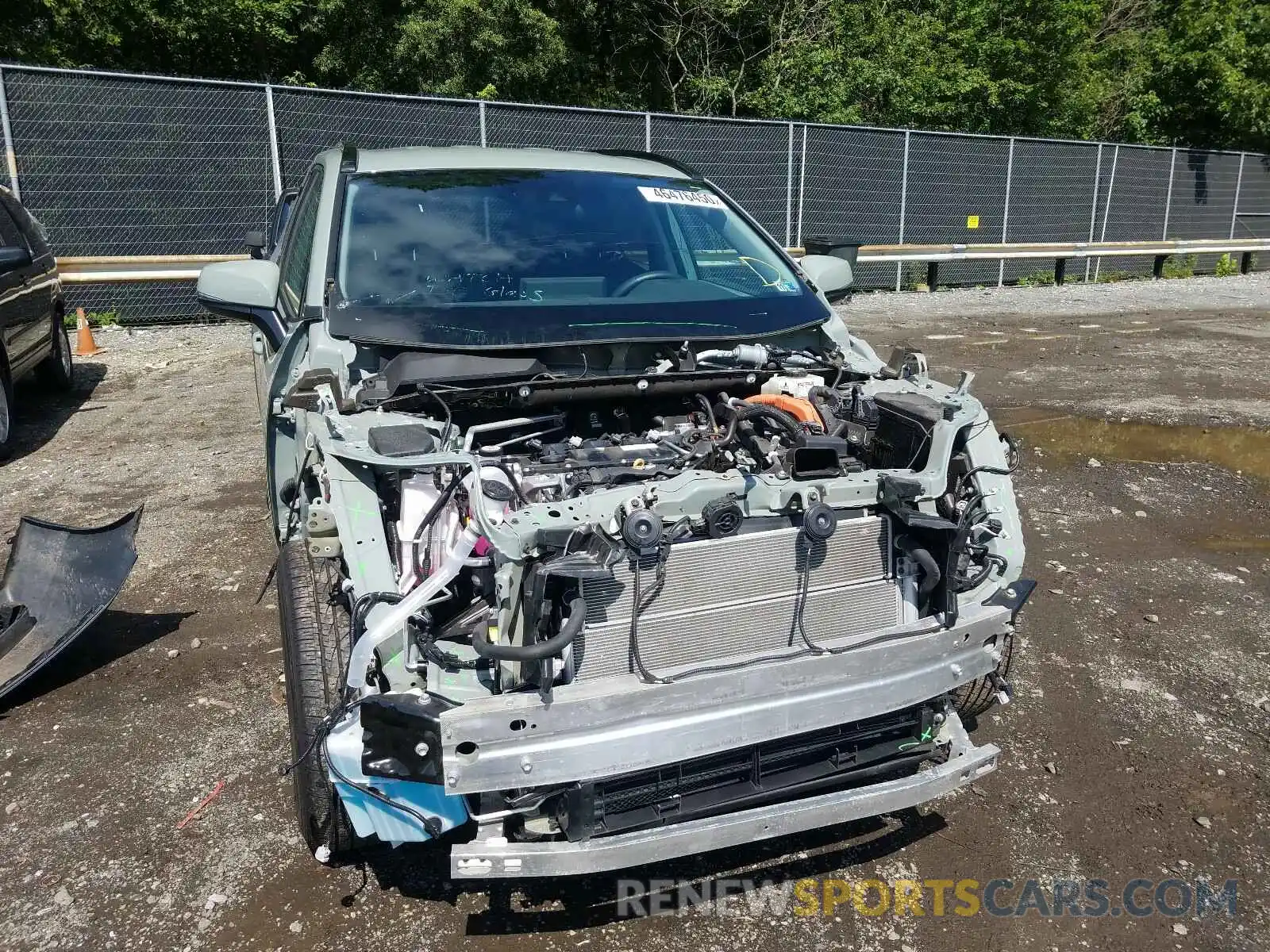 9 Photograph of a damaged car 2T3RWRFV9LW050442 TOYOTA RAV4 2020