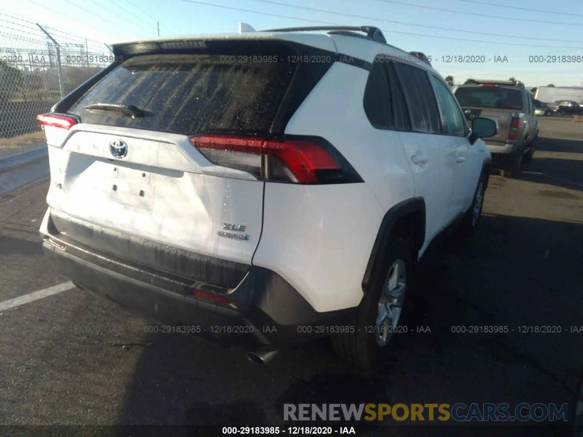 4 Photograph of a damaged car 2T3RWRFV9LW056127 TOYOTA RAV4 2020