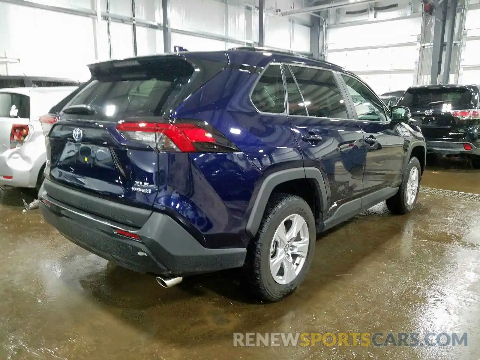 4 Photograph of a damaged car 2T3RWRFV9LW057438 TOYOTA RAV4 2020