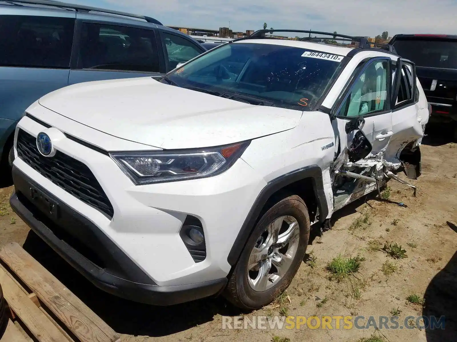 2 Photograph of a damaged car 2T3RWRFV9LW064034 TOYOTA RAV4 2020