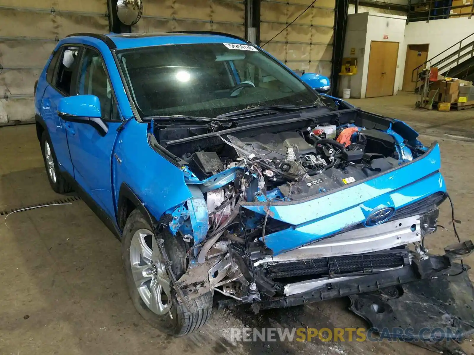 1 Photograph of a damaged car 2T3RWRFV9LW064325 TOYOTA RAV4 2020