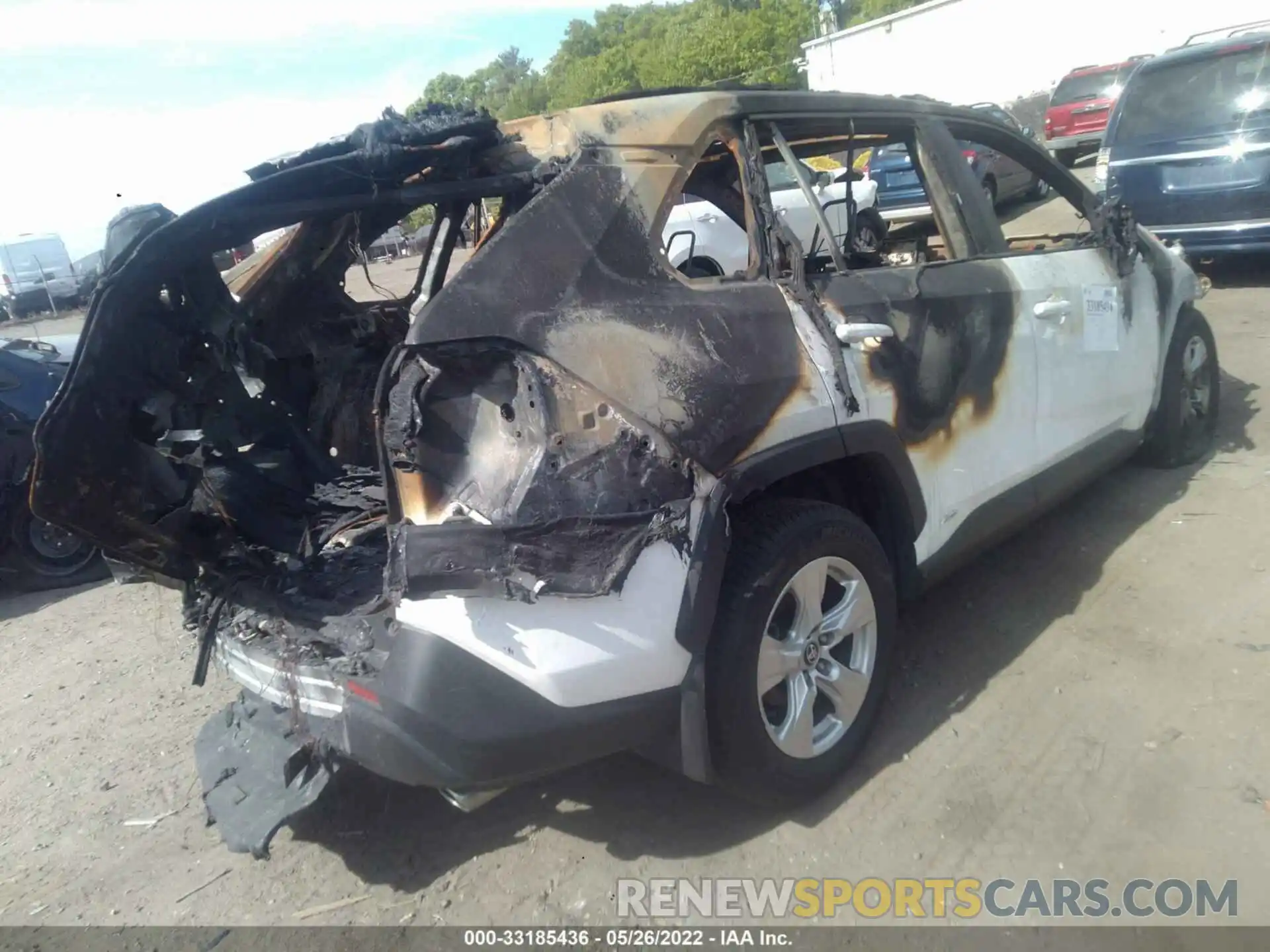 4 Photograph of a damaged car 2T3RWRFV9LW065832 TOYOTA RAV4 2020