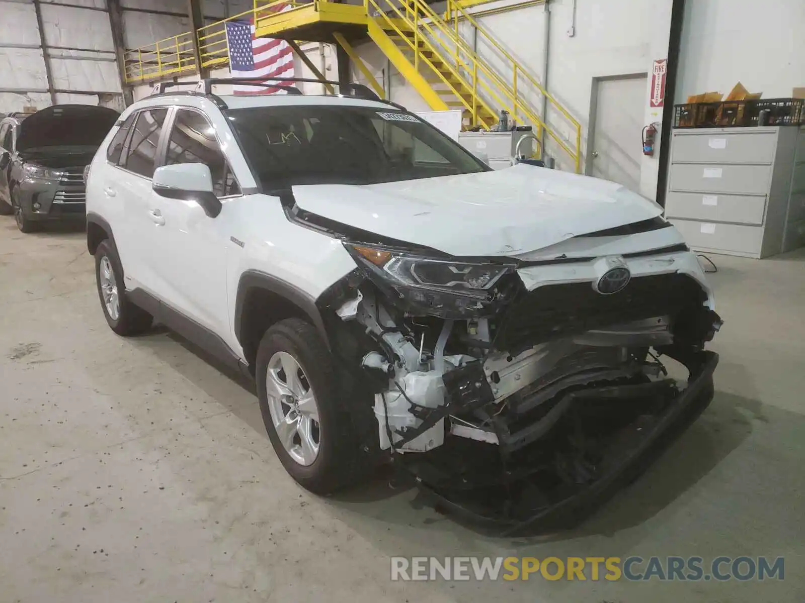 1 Photograph of a damaged car 2T3RWRFV9LW071792 TOYOTA RAV4 2020