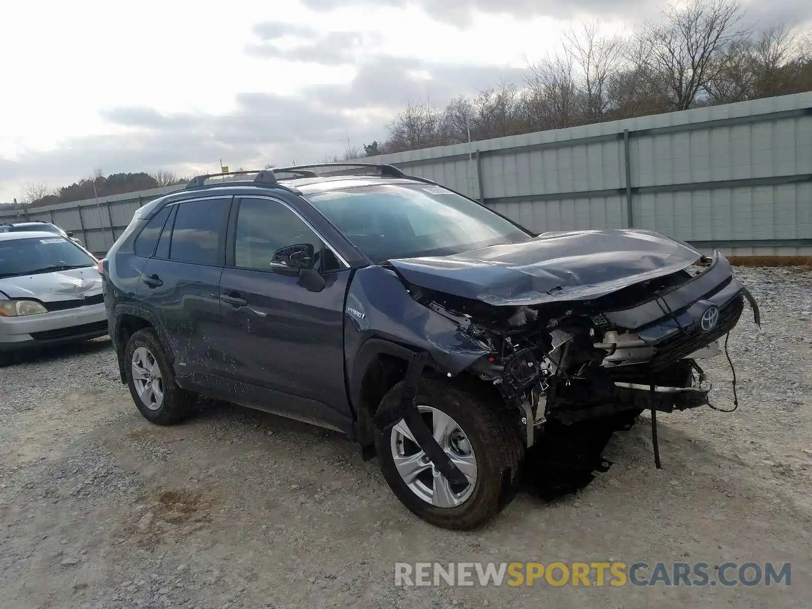 1 Photograph of a damaged car 2T3RWRFV9LW071937 TOYOTA RAV4 2020