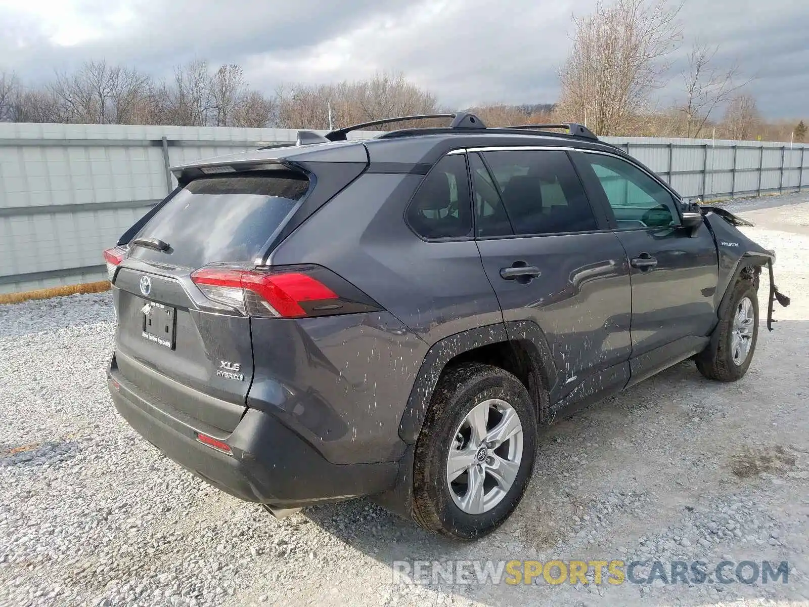 4 Photograph of a damaged car 2T3RWRFV9LW071937 TOYOTA RAV4 2020