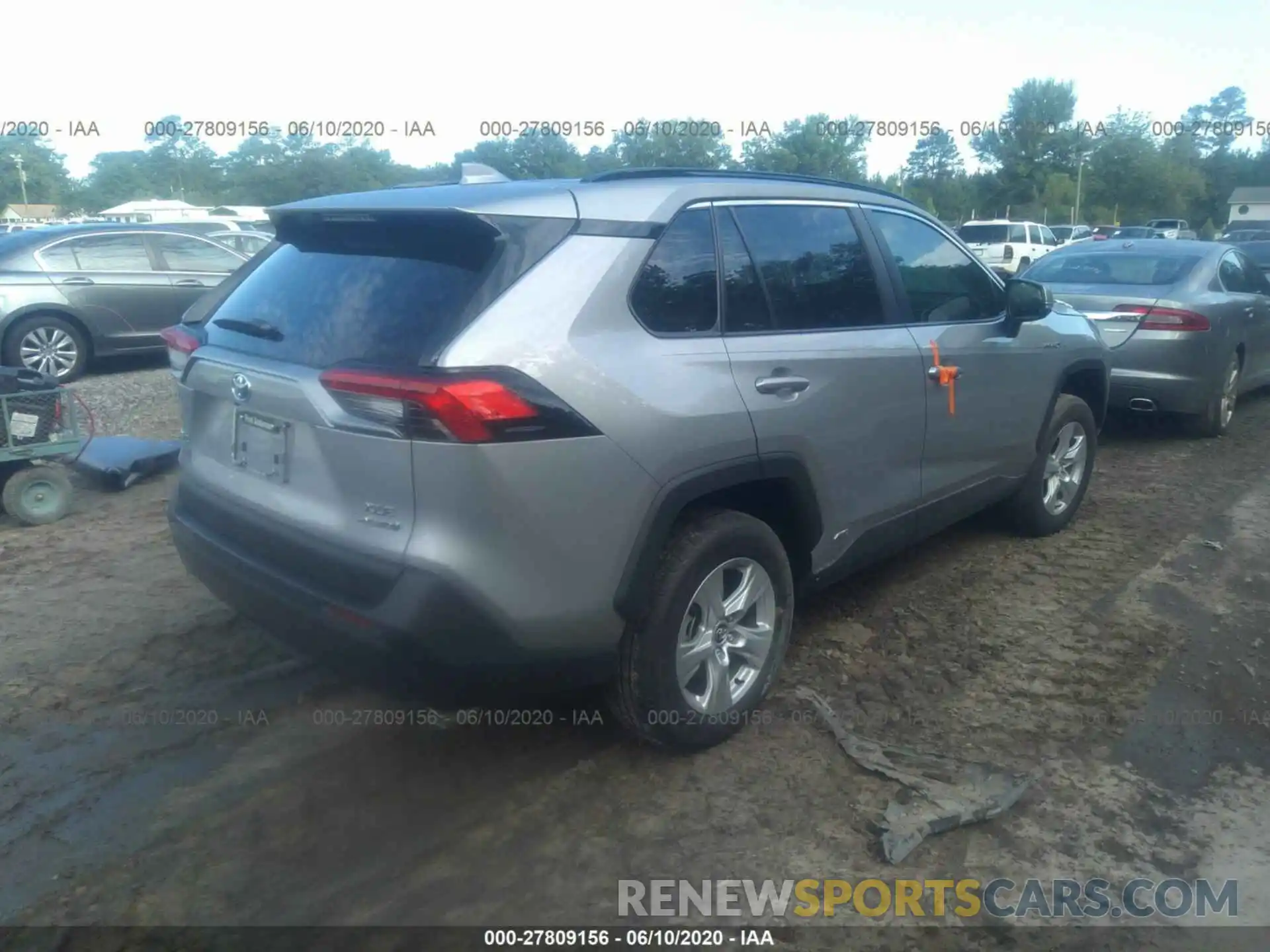 4 Photograph of a damaged car 2T3RWRFV9LW080802 TOYOTA RAV4 2020